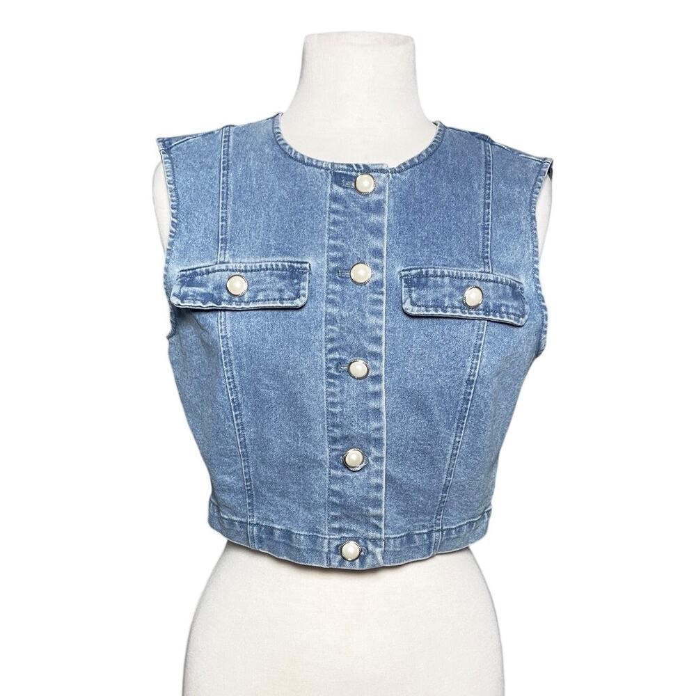 HOUSE OF HARLOW Women’s Cropped Denim Vest Faux Pearl Button Front